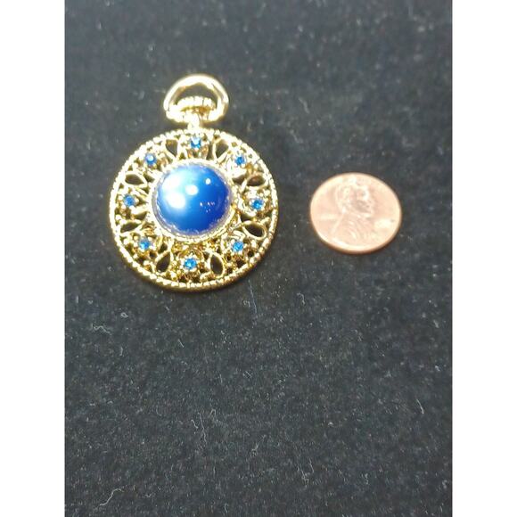 Charm Pin Pendant Big Blue Beautiful Stone Golden Charm Pin Brilliant Round Fun - Picture 11 of 11